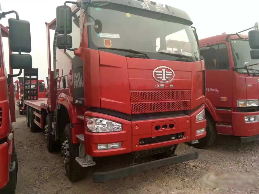 解放J6P前四后八平板運(yùn)輸車(chē)